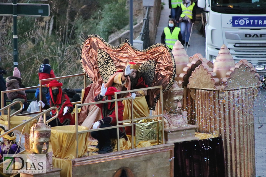 Los pacenses vuelven a disfrutar de la tradicional Cabalgata de los Reyes Magos