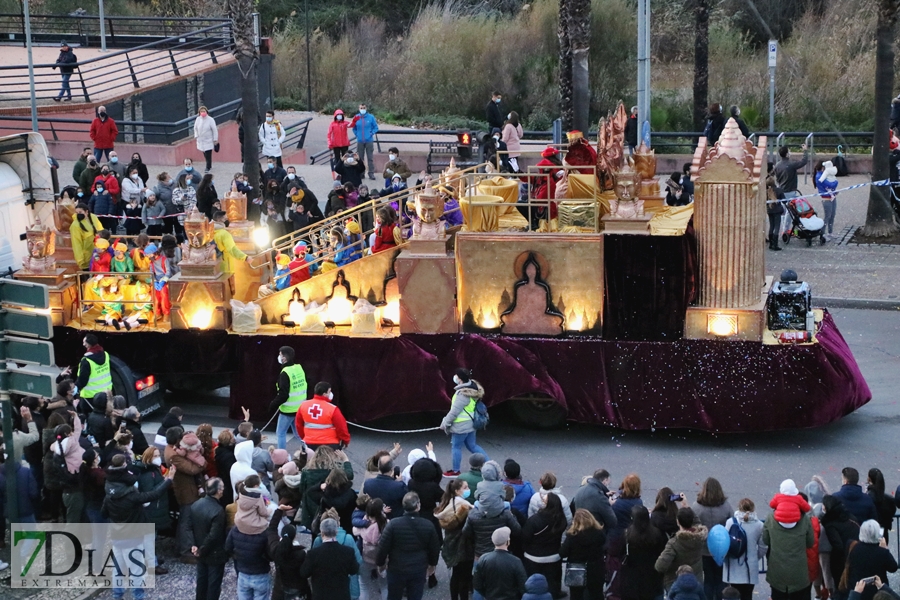 Los pacenses vuelven a disfrutar de la tradicional Cabalgata de los Reyes Magos