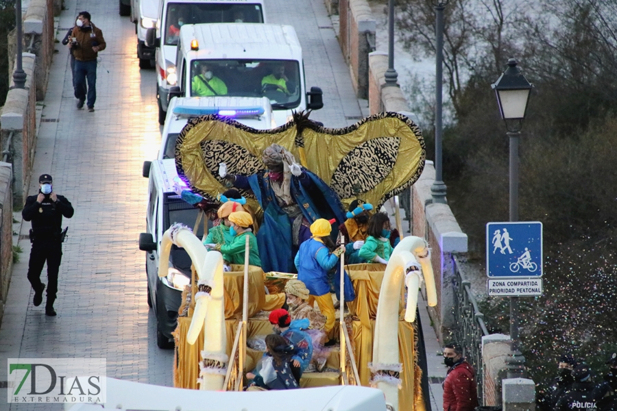 Los pacenses vuelven a disfrutar de la tradicional Cabalgata de los Reyes Magos