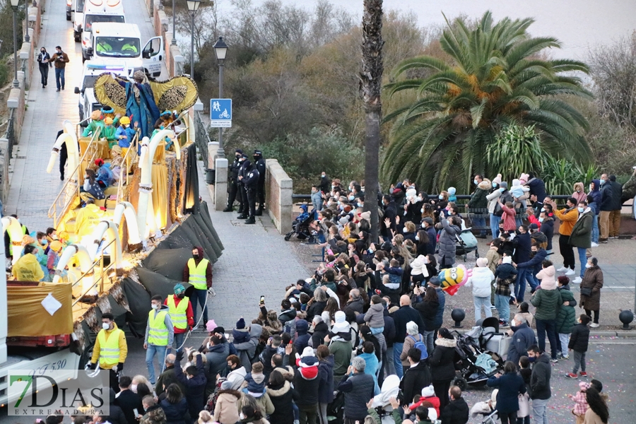 Los pacenses vuelven a disfrutar de la tradicional Cabalgata de los Reyes Magos