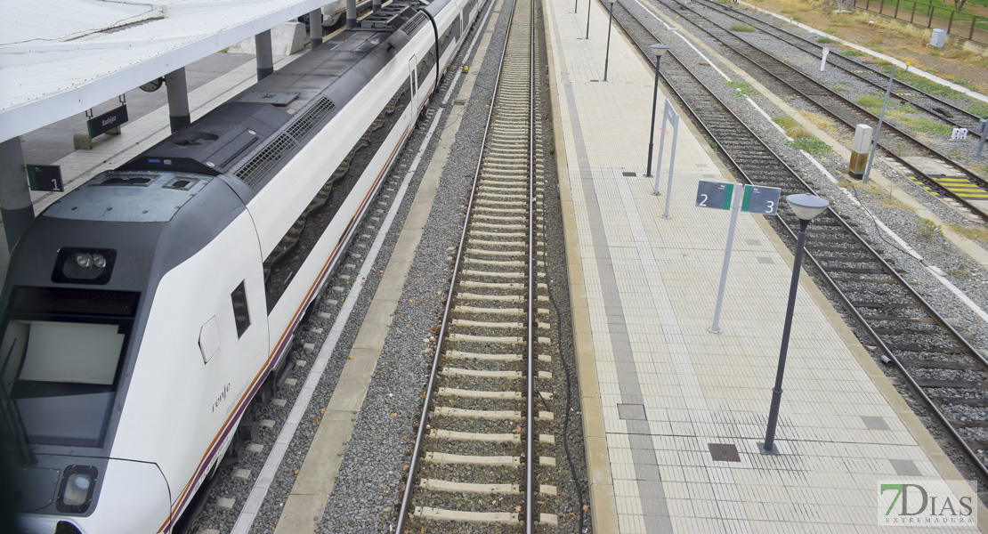 Una nueva avería del tren extremeño obliga a los pasajeros a coger el autobús