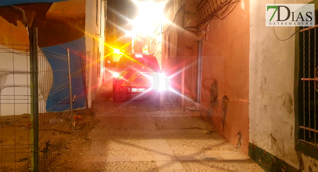 Incendio en un solar del casco antiguo de Badajoz