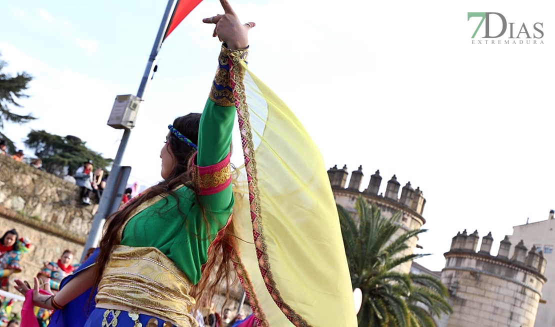 Gran ambiente en las calles de Badajoz para celebrar el regreso del Carnaval