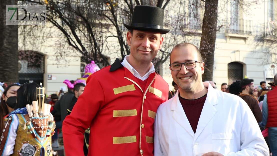 Gran ambiente en las calles de Badajoz para celebrar el regreso del Carnaval