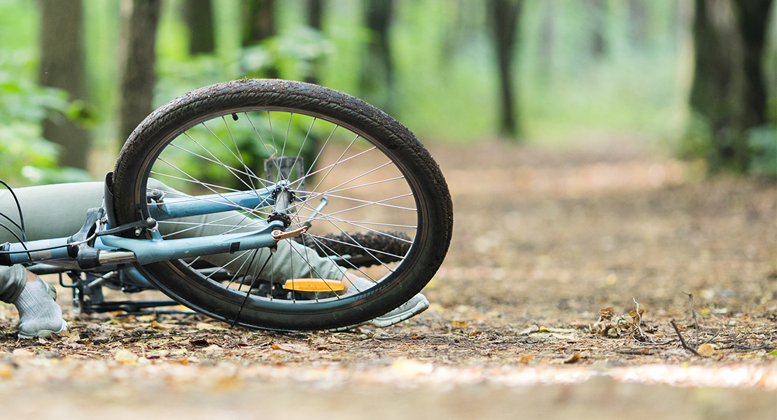 Un ciclista sufre un corte en el miembro inferior tras una caída en el Puerto de Honduras (CC)