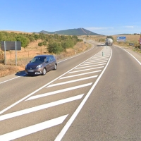 Un hombre hospitalizado tras un accidente entre un coche y una bici en la EX-109