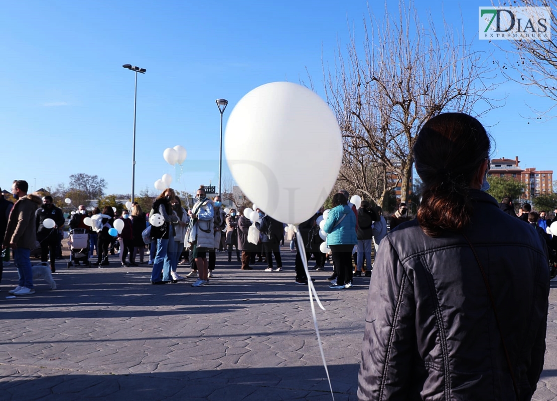 Cientos de personas homenajean al pequeño Saúl en Badajoz