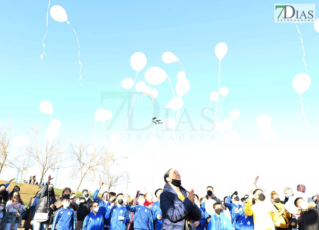 Cientos de personas homenajean al pequeño Saúl en Badajoz