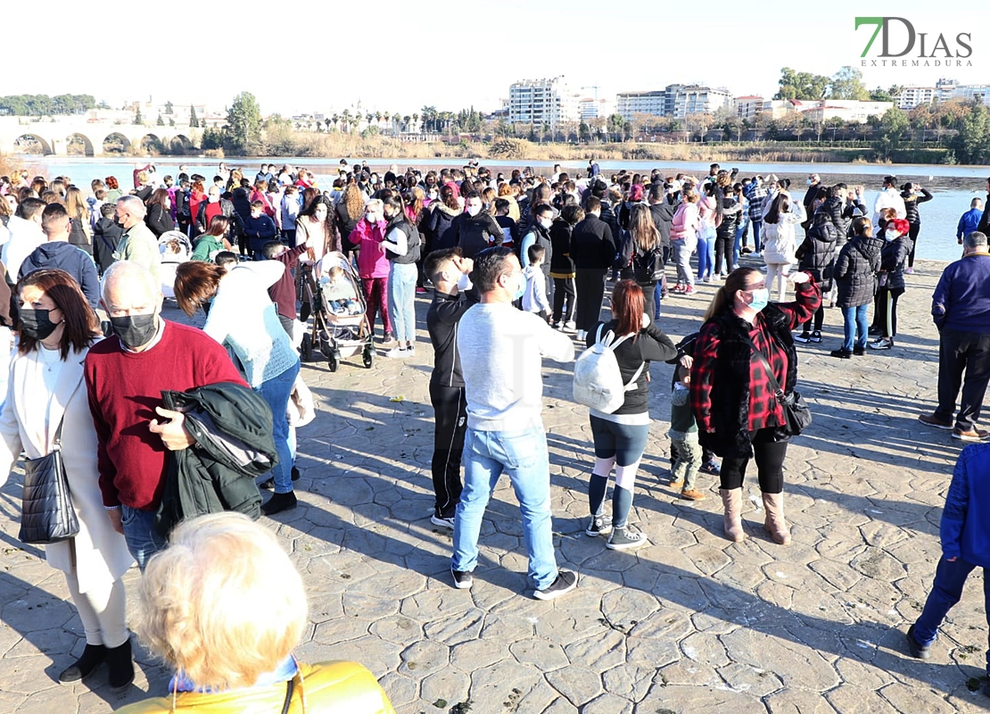 Cientos de personas homenajean al pequeño Saúl en Badajoz