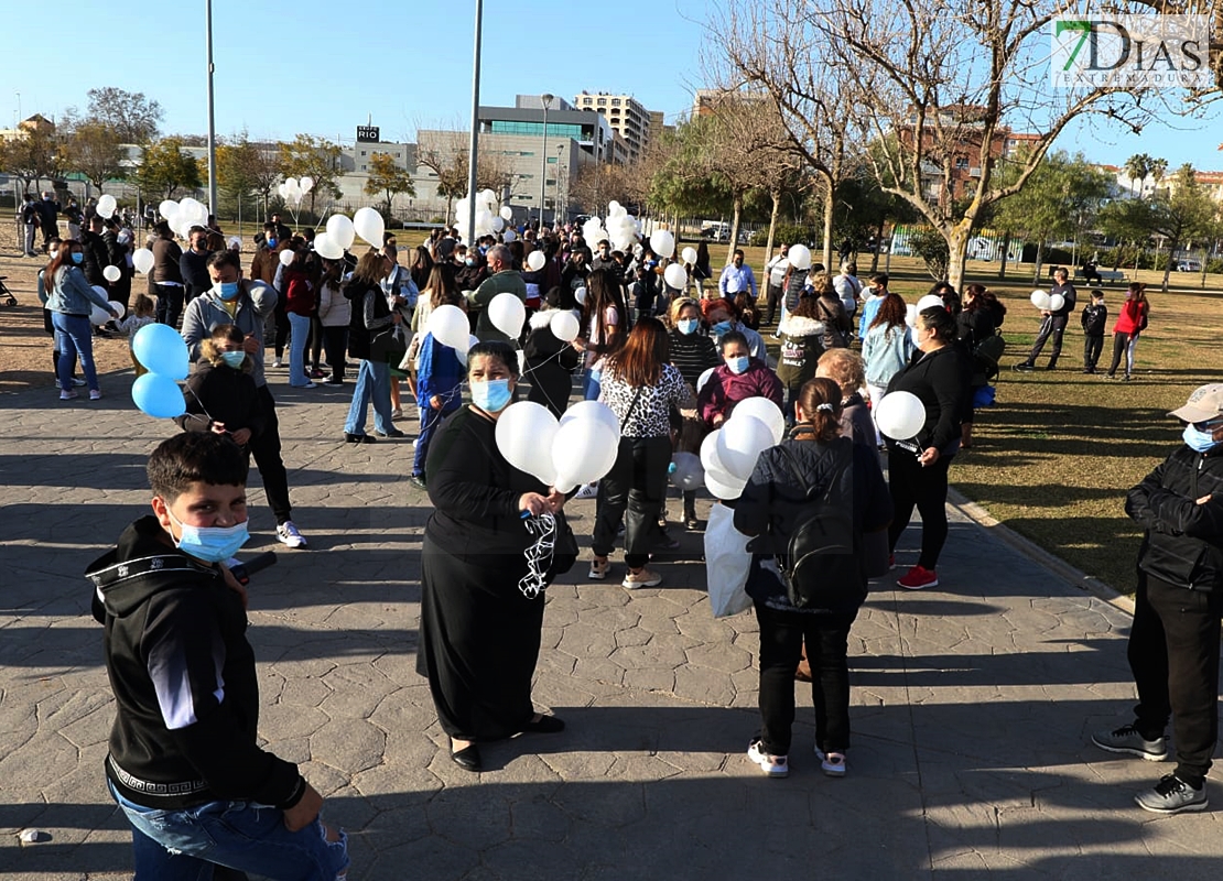 Cientos de personas homenajean al pequeño Saúl en Badajoz