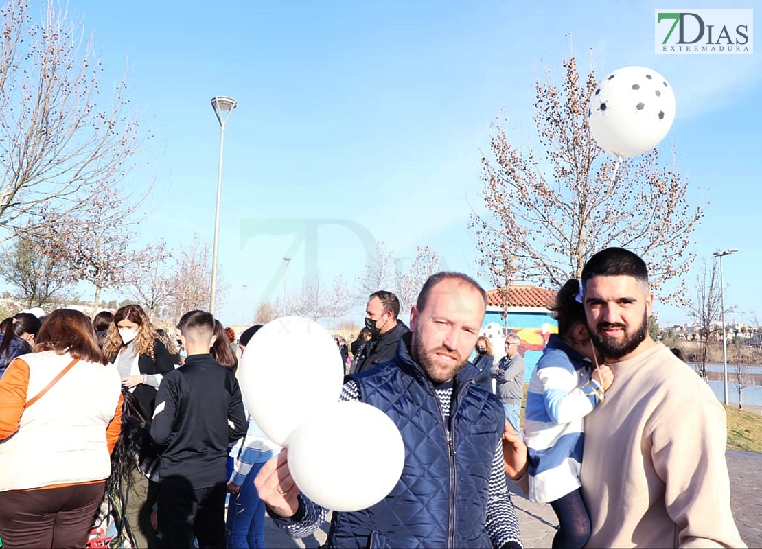 Cientos de personas homenajean al pequeño Saúl en Badajoz