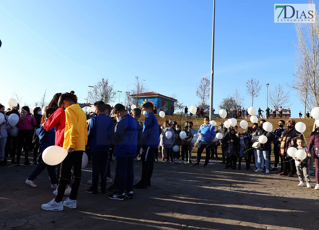 Cientos de personas homenajean al pequeño Saúl en Badajoz