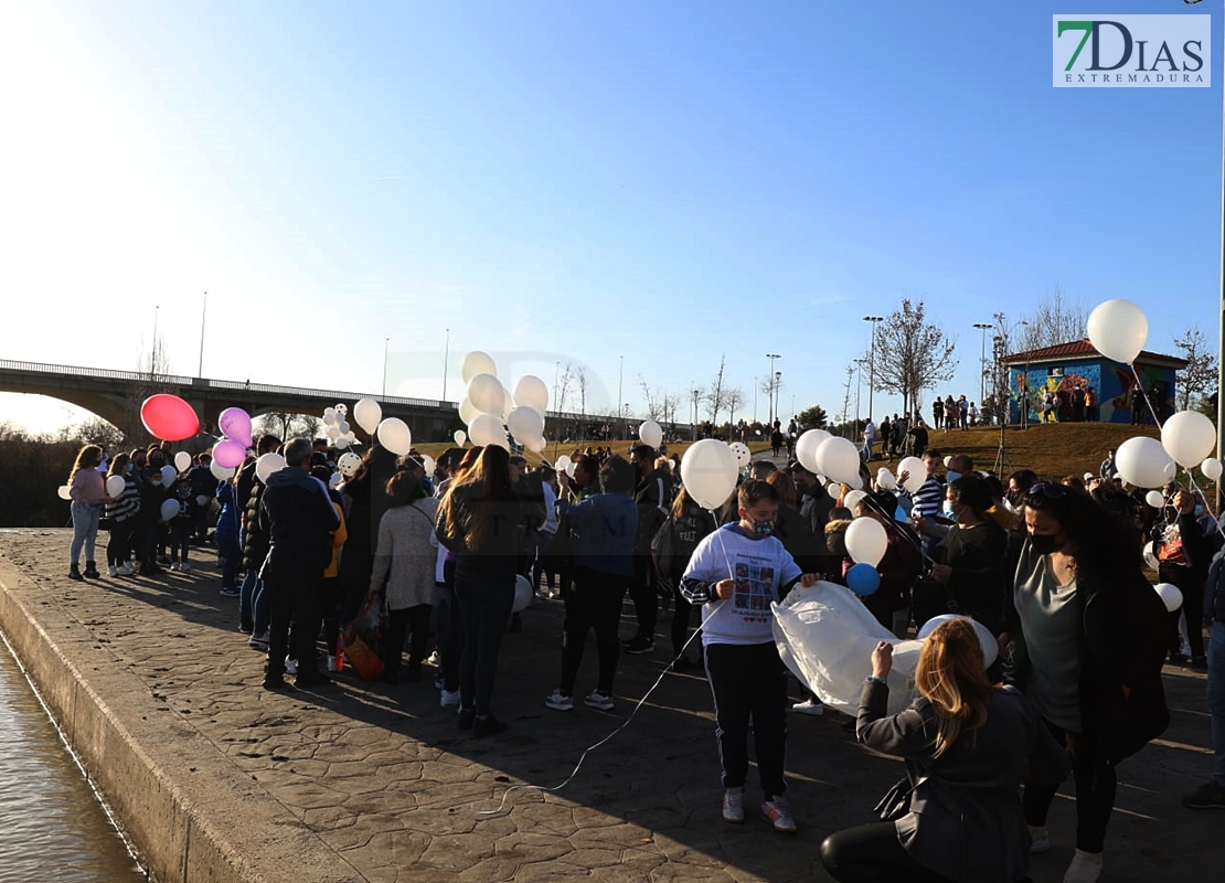 Cientos de personas homenajean al pequeño Saúl en Badajoz