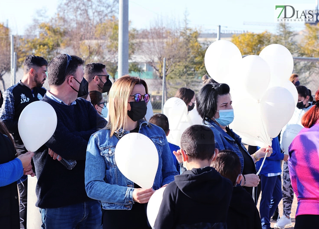 Cientos de personas homenajean al pequeño Saúl en Badajoz