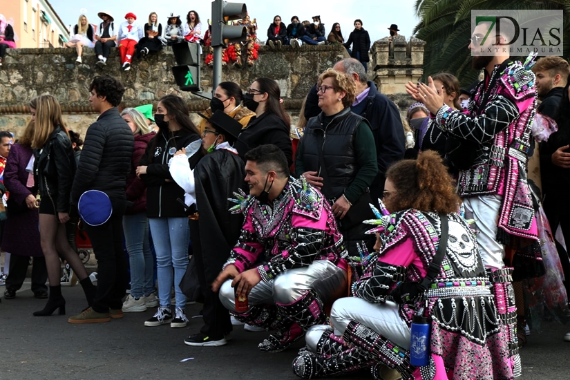 Gran ambiente en las calles de Badajoz para celebrar el regreso del Carnaval