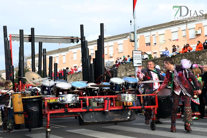 Gran ambiente en las calles de Badajoz para celebrar el regreso del Carnaval