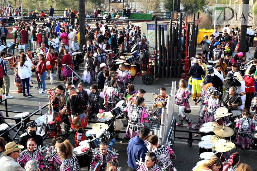 Gran ambiente en las calles de Badajoz para celebrar el regreso del Carnaval