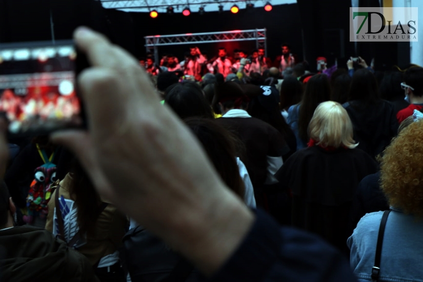 Gran ambiente en las calles de Badajoz para celebrar el regreso del Carnaval