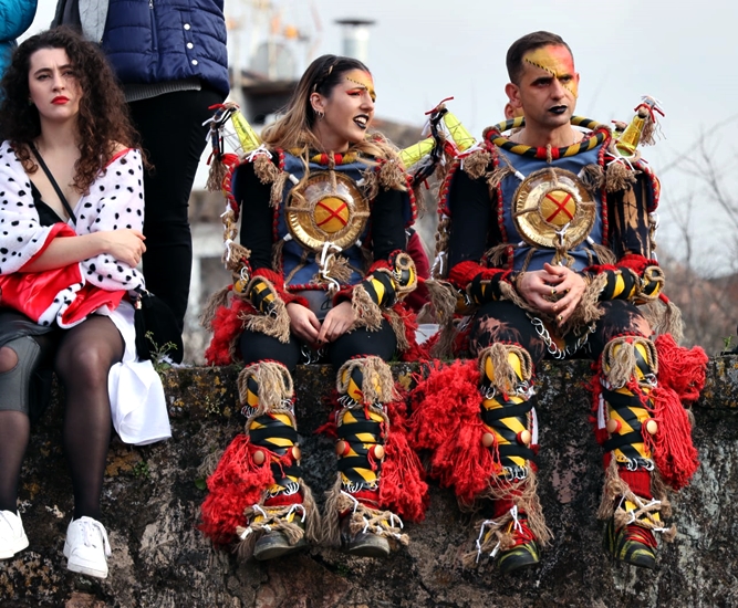 Gran ambiente en las calles de Badajoz para celebrar el regreso del Carnaval