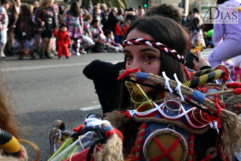 Gran ambiente en las calles de Badajoz para celebrar el regreso del Carnaval