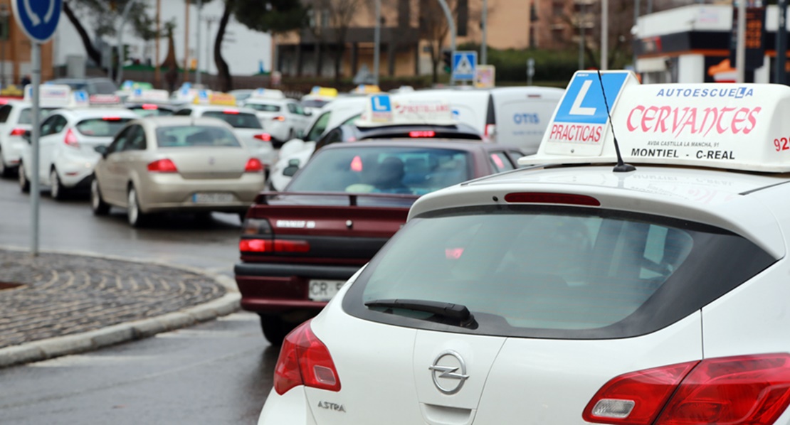 Aviso de las autoescuelas: la subida de la gasolina acabará repercutiendo en el precio del permiso de conducir