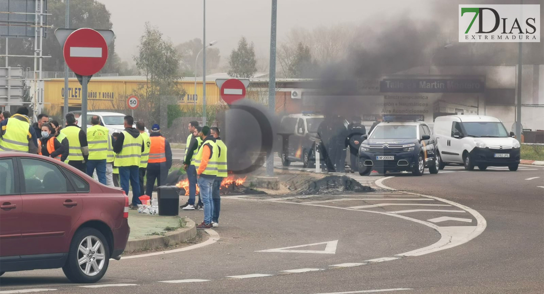 Imágenes de los piquetes en la N-630 en el término municipal de Plasencia