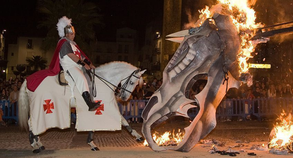 Cáceres convoca el concurso de dragones y su cortejo de la fiesta de San Jorge