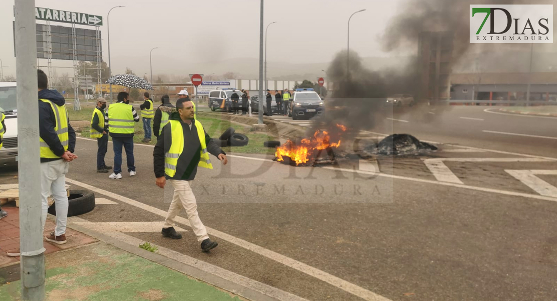 Imágenes de los piquetes en la N-630 en el término municipal de Plasencia