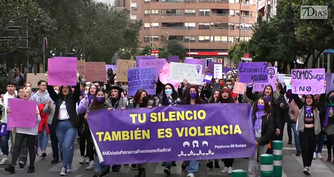 VÍDEO 8M BADAJOZ: &quot;Que bote, que bote, machista el que no bote&quot;