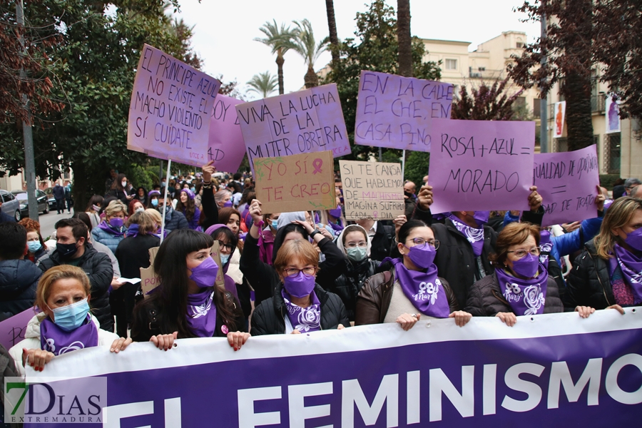 El 8M moviliza a miles de personas en Badajoz