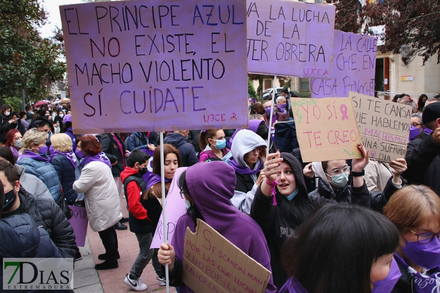 El 8M moviliza a miles de personas en Badajoz