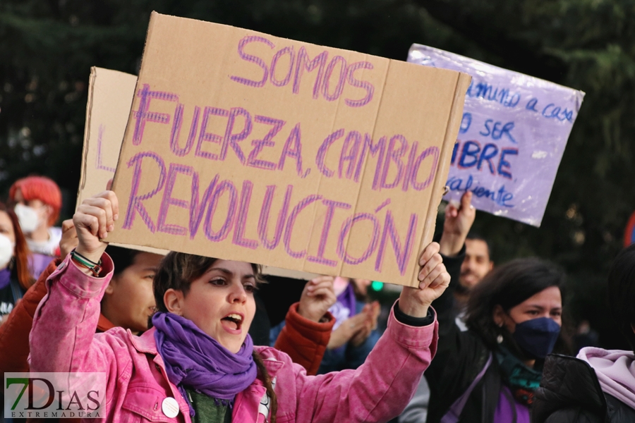 El 8M moviliza a miles de personas en Badajoz