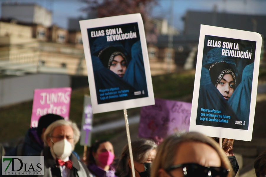 El 8M moviliza a miles de personas en Badajoz