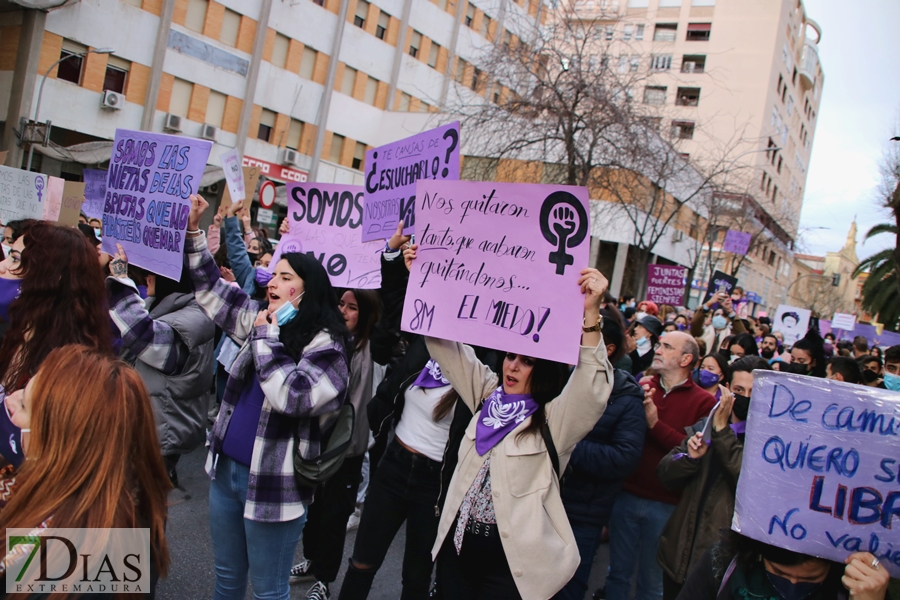 El 8M moviliza a miles de personas en Badajoz