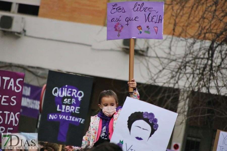 El 8M moviliza a miles de personas en Badajoz