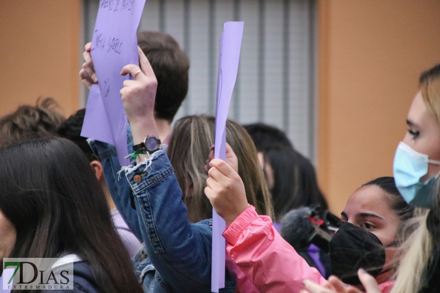 El 8M moviliza a miles de personas en Badajoz