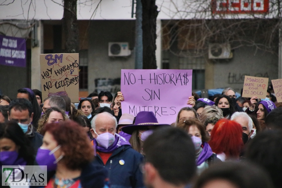 El 8M moviliza a miles de personas en Badajoz