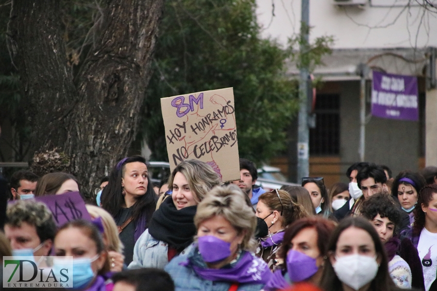 El 8M moviliza a miles de personas en Badajoz