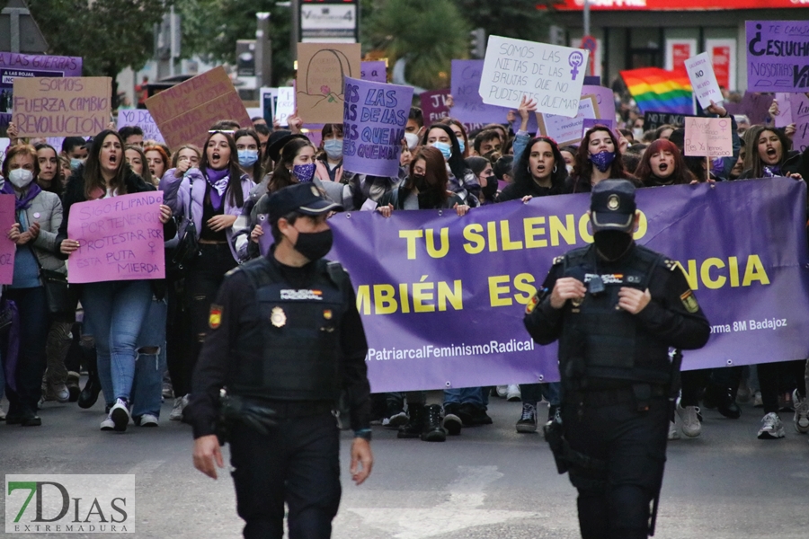 El 8M moviliza a miles de personas en Badajoz