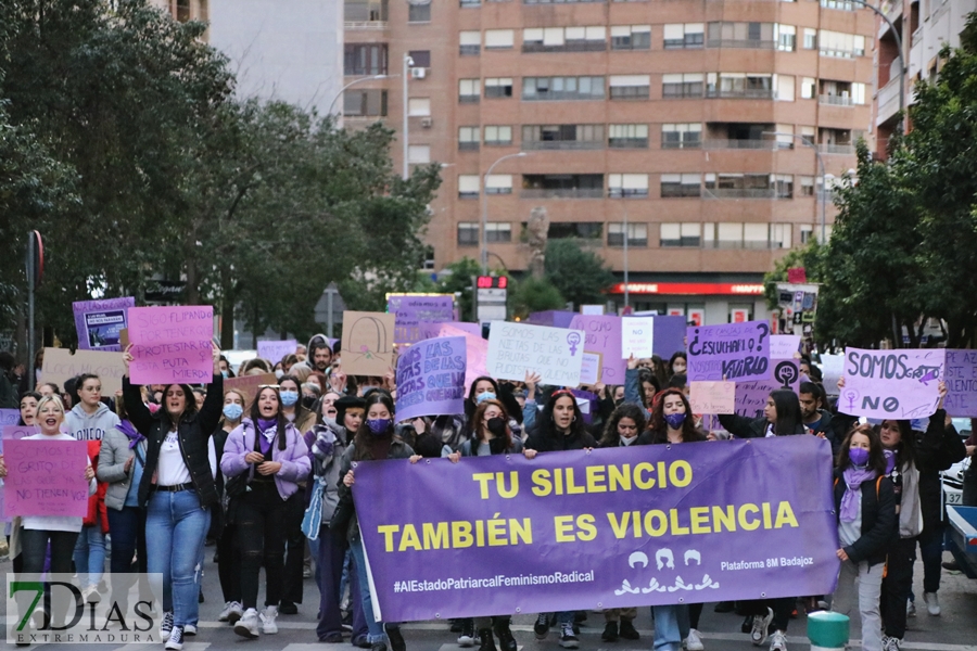 El 8M moviliza a miles de personas en Badajoz