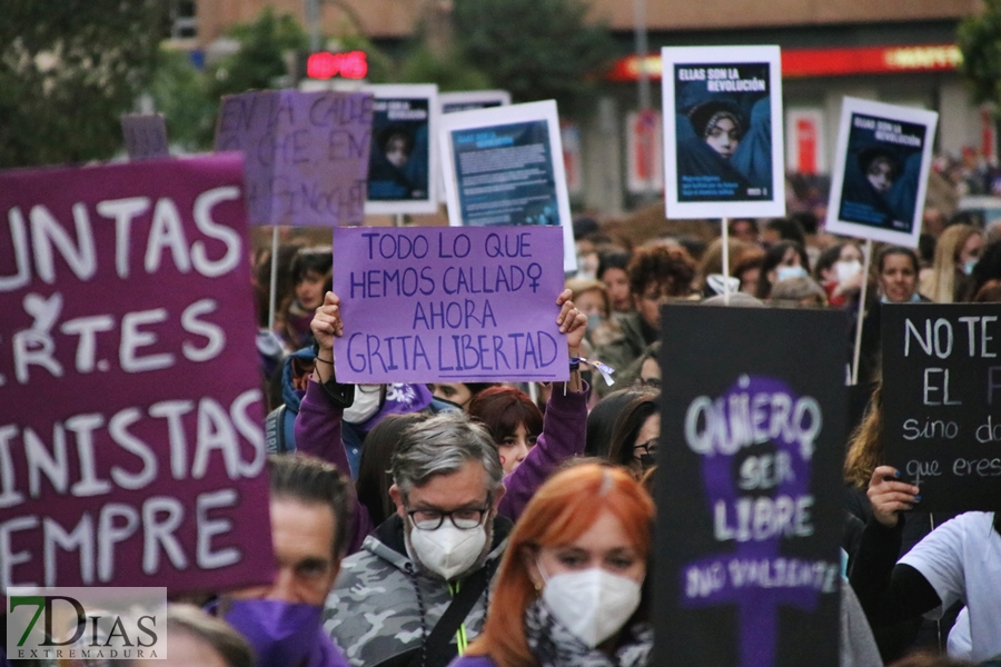 El 8M moviliza a miles de personas en Badajoz