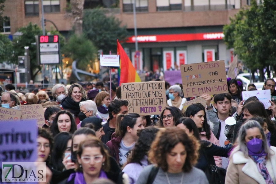 El 8M moviliza a miles de personas en Badajoz