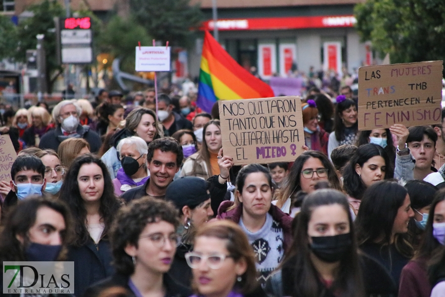 El 8M moviliza a miles de personas en Badajoz