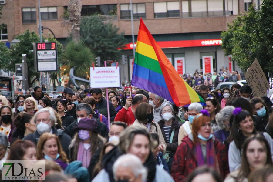 El 8M moviliza a miles de personas en Badajoz