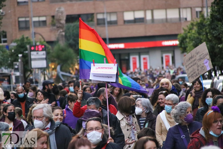 El 8M moviliza a miles de personas en Badajoz