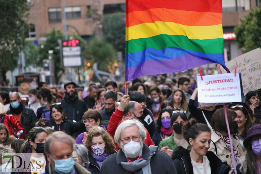 El 8M moviliza a miles de personas en Badajoz