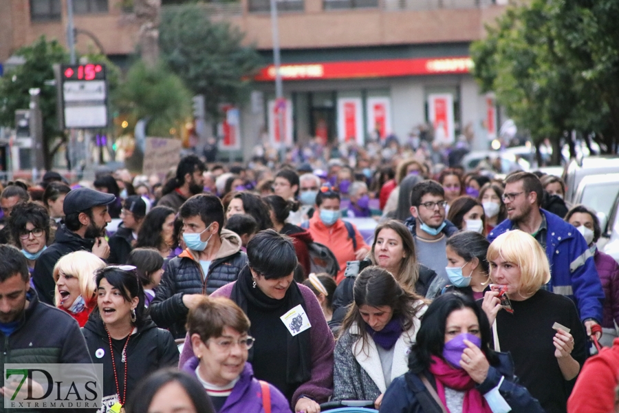 El 8M moviliza a miles de personas en Badajoz