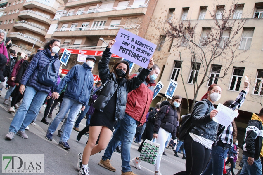 El 8M moviliza a miles de personas en Badajoz