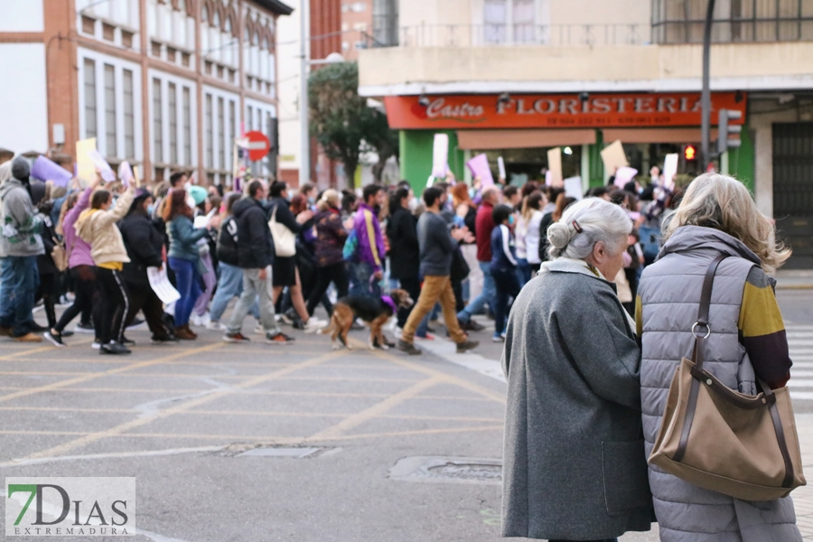 El 8M moviliza a miles de personas en Badajoz