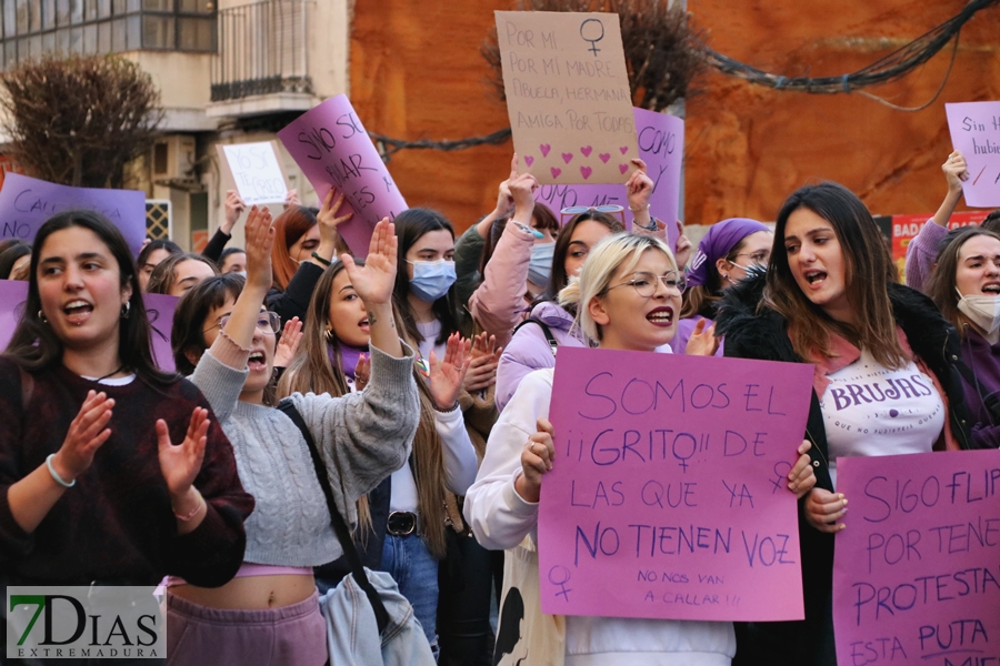 El 8M moviliza a miles de personas en Badajoz